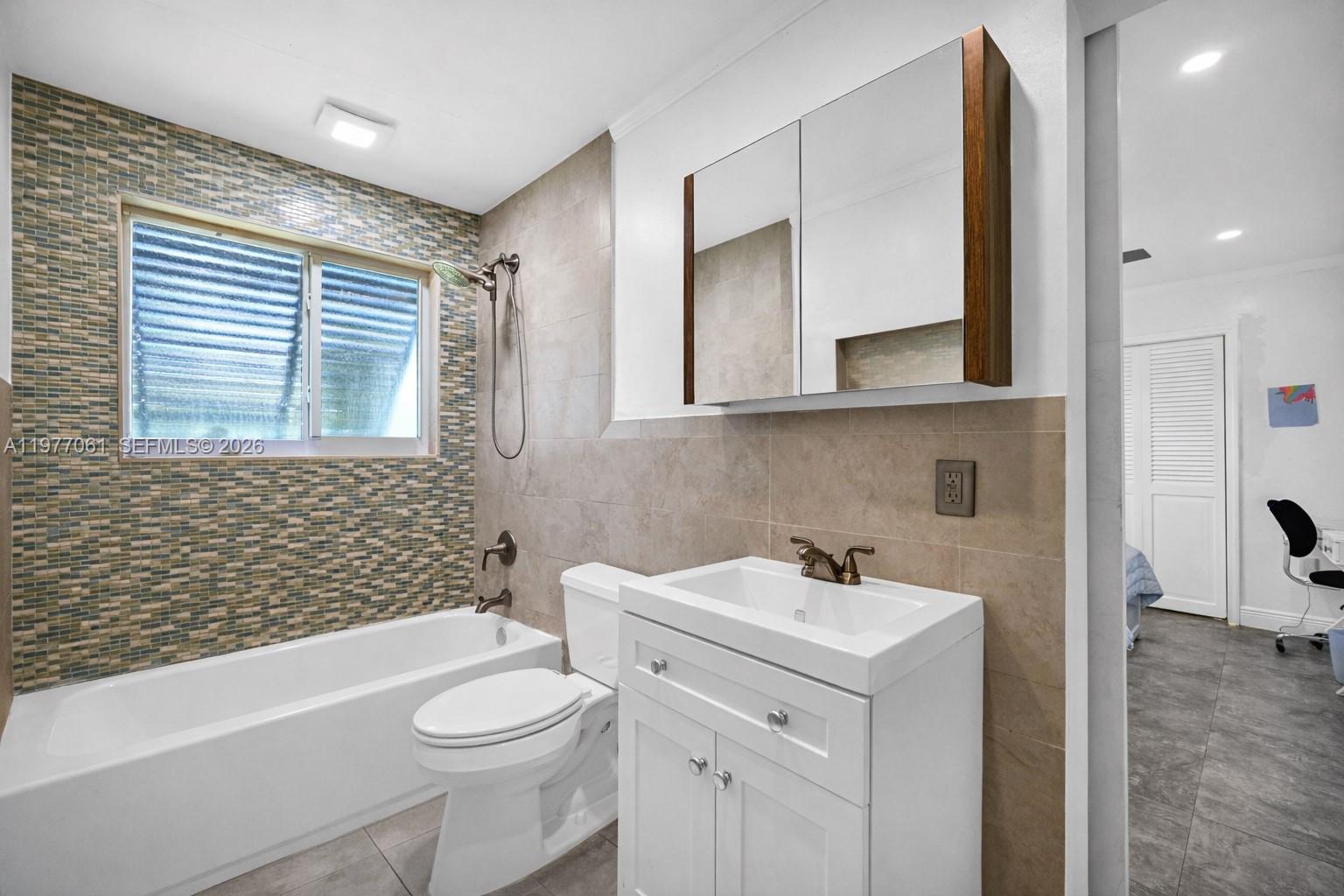 ESTELLE LAWRENCE HOMES - Residential