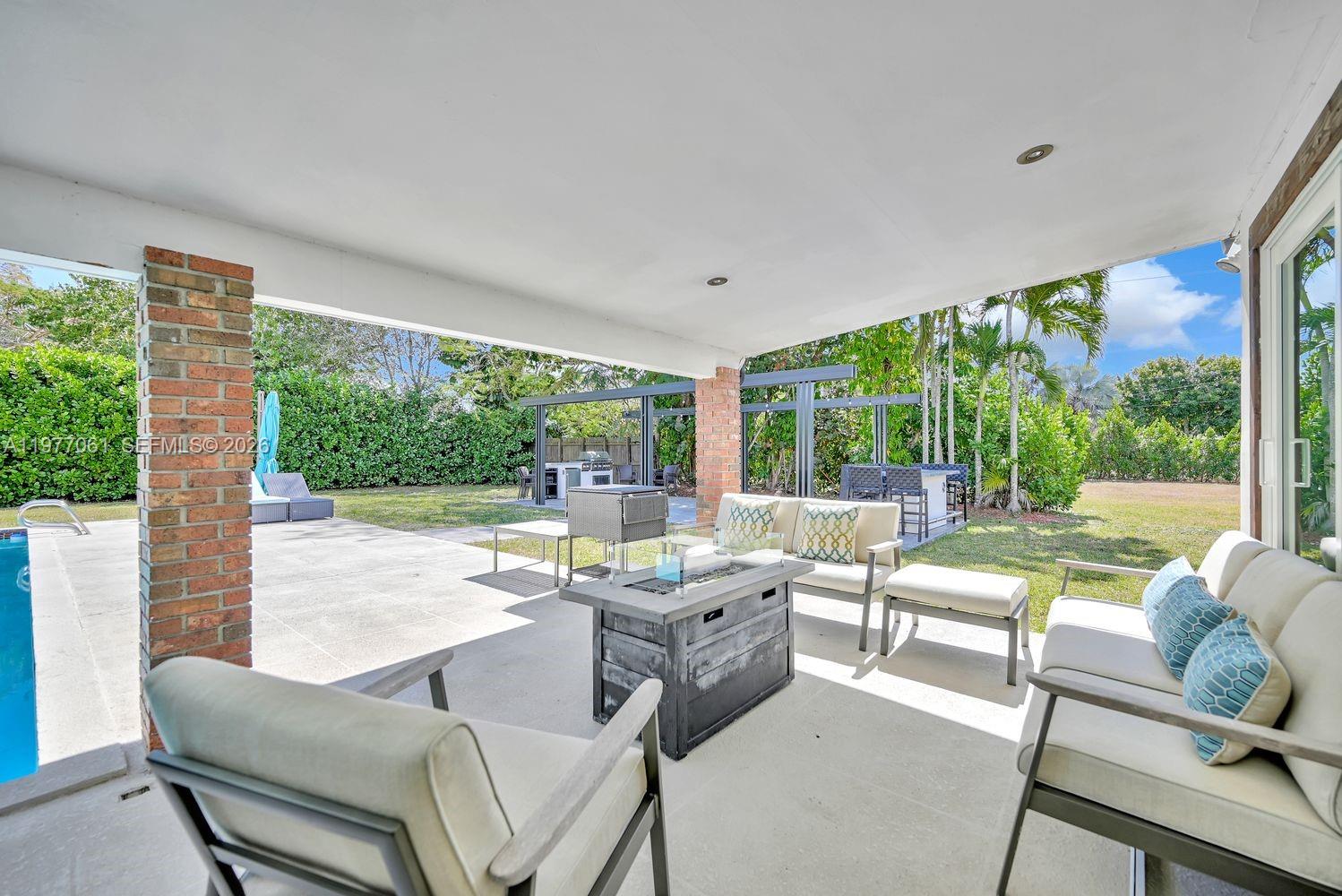 ESTELLE LAWRENCE HOMES - Residential