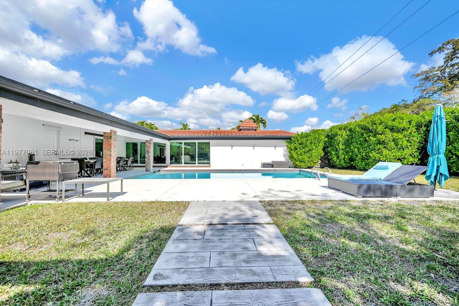 ESTELLE LAWRENCE HOMES - Residential