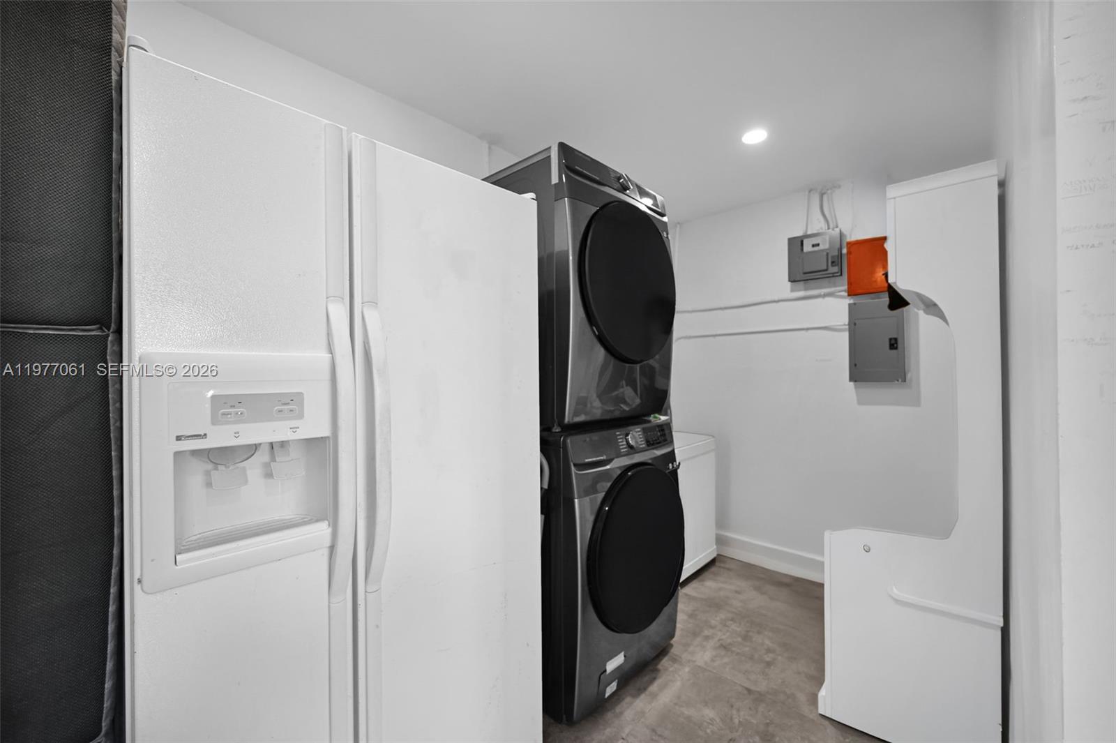 ESTELLE LAWRENCE HOMES - Residential