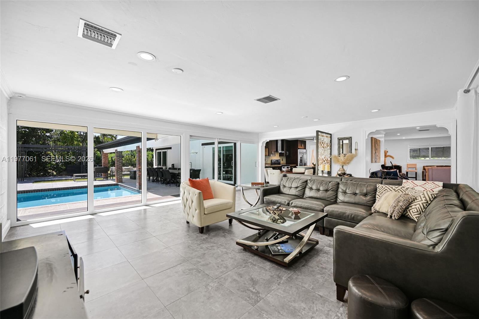ESTELLE LAWRENCE HOMES - Residential