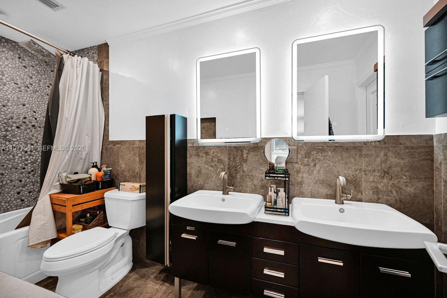 ESTELLE LAWRENCE HOMES - Residential