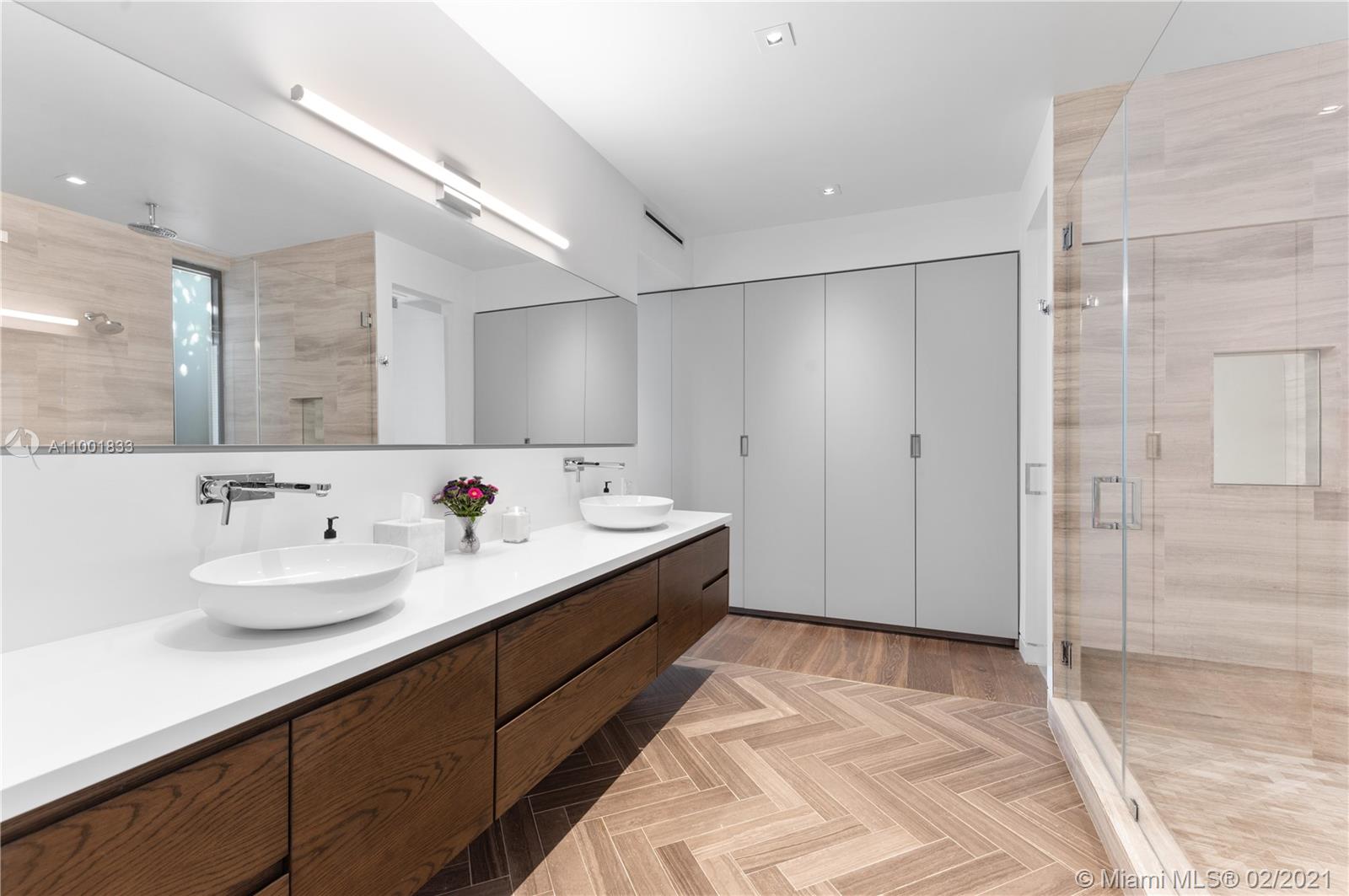 THE MOORINGS - Residential