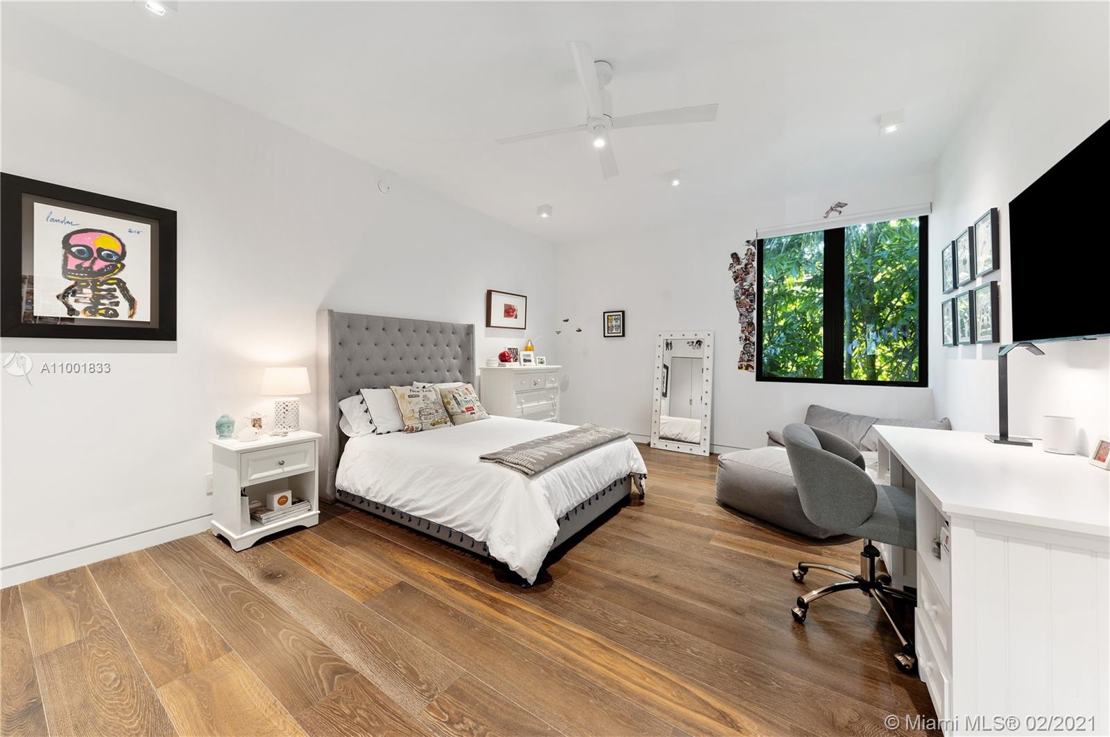 THE MOORINGS - Residential