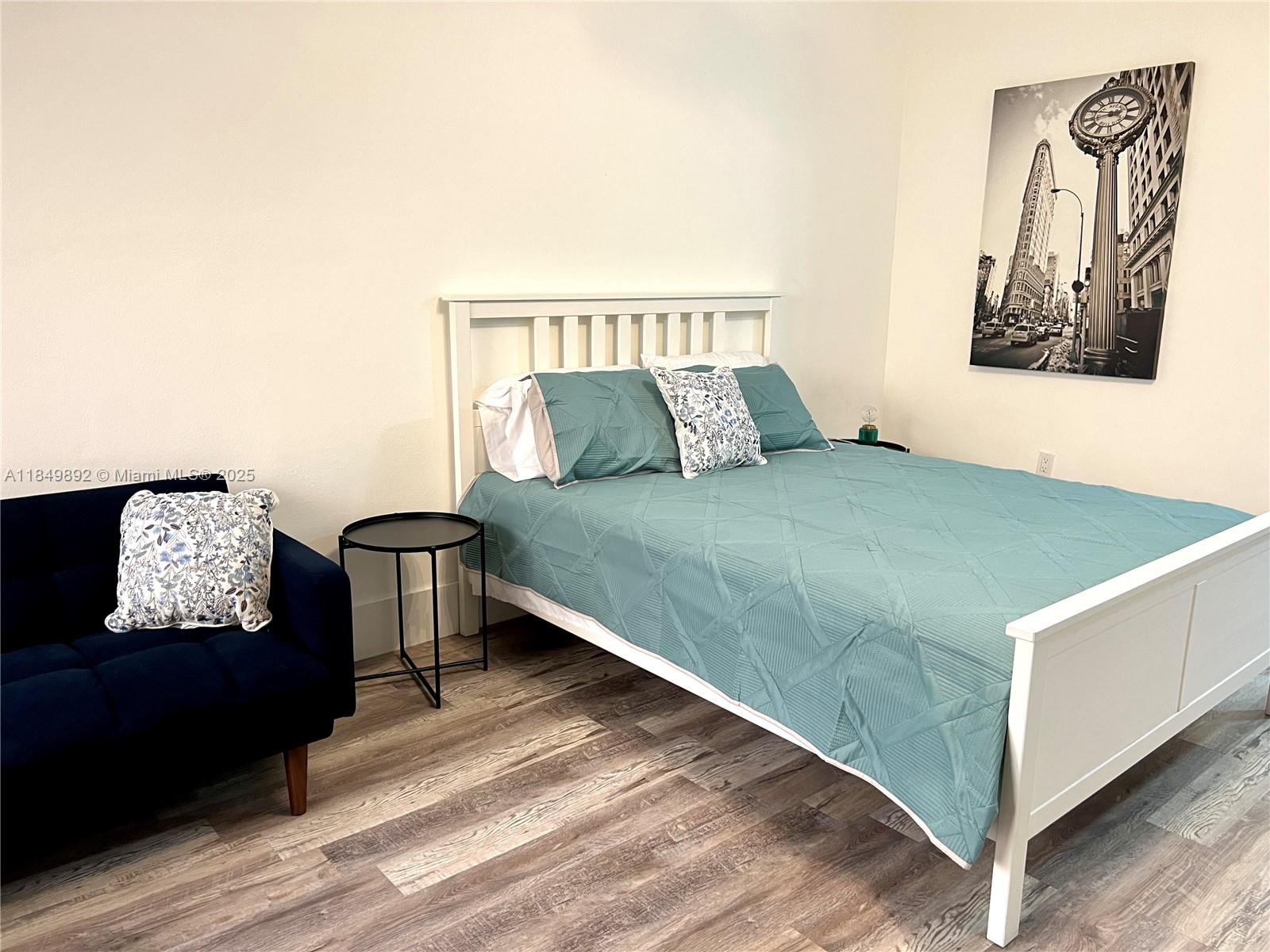 Renovated and furnished studio for rent just one block from the beach – 8132 Harding Ave, Miami Beach
Enjoy beachside living in this charming, fully renovated and furnished studio, located just one block from the beach and Oceanside Park in the heart of North Beach.
This bright and functional apartment features modern flooring, a renovated kitchen with stainless steel appliances, new air conditioning, and a remodeled bathroom. It is move-in ready—just bring your toothbrush.