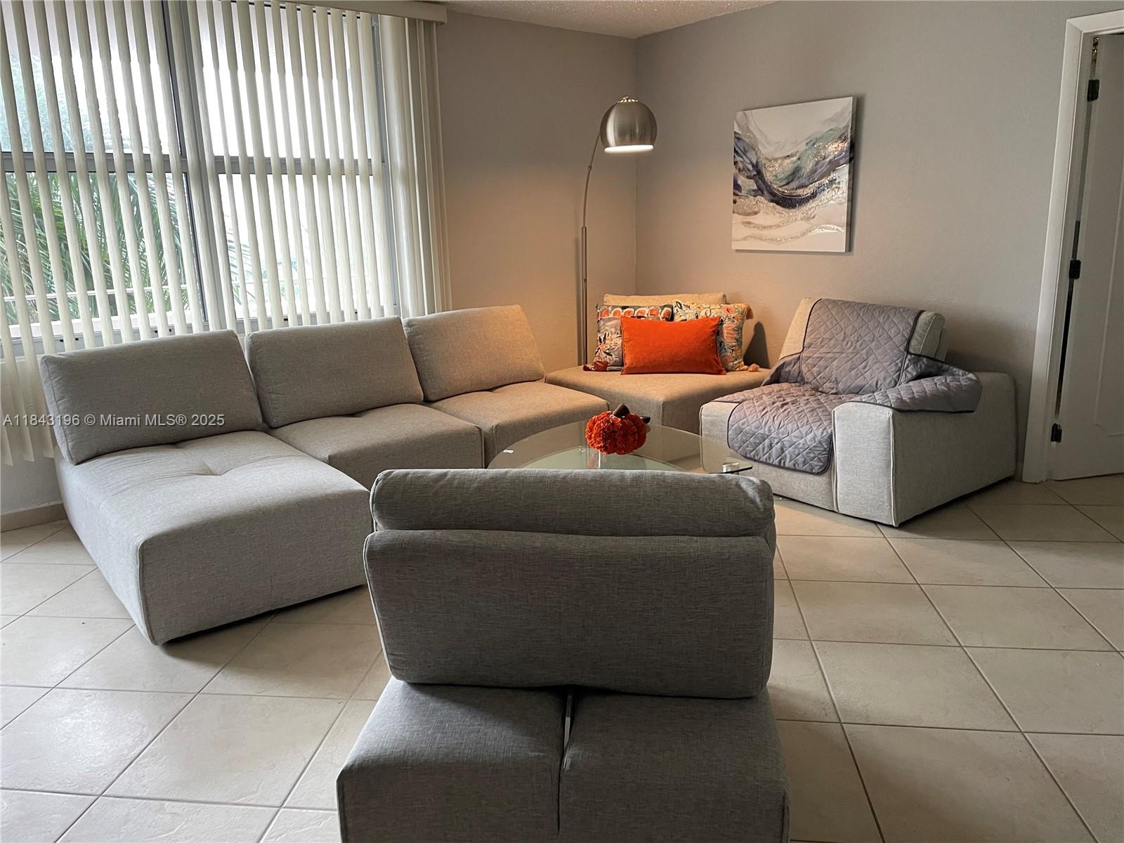 9225 S Collins Ave 411