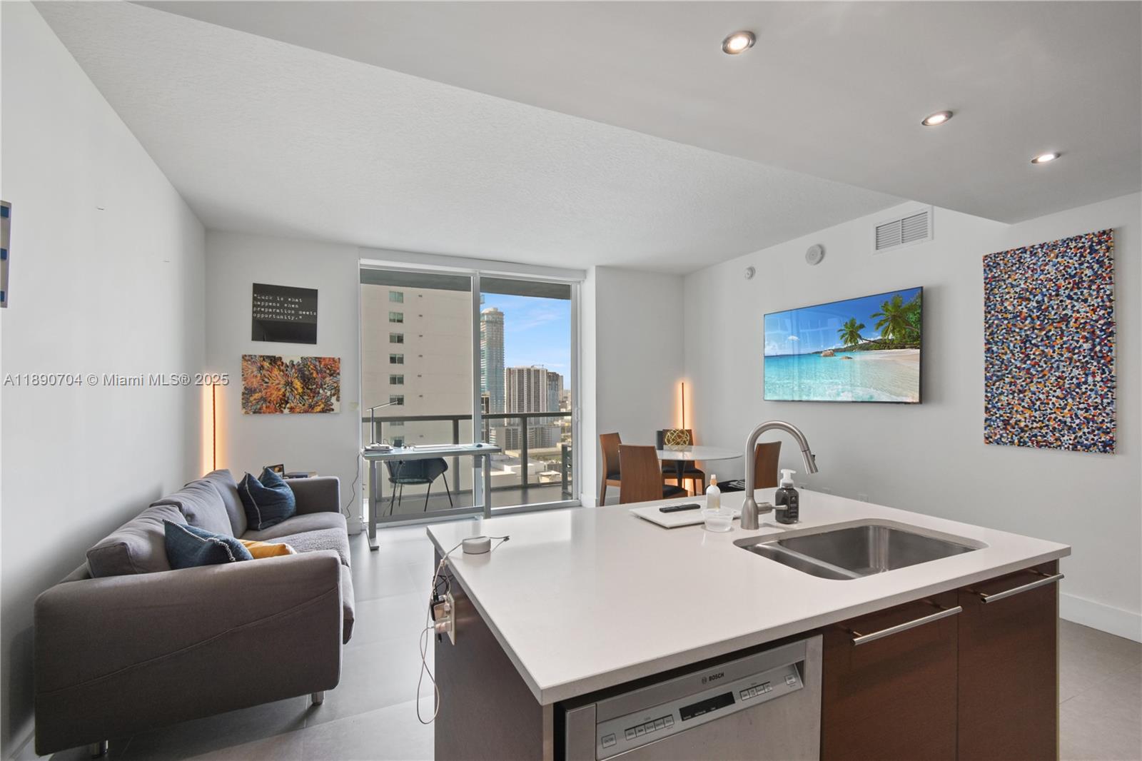 1900 N Bayshore Dr 2807