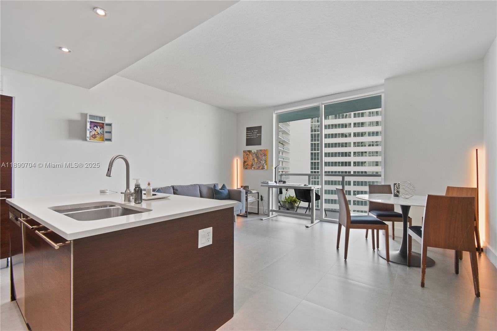 1900 N Bayshore Dr 2807