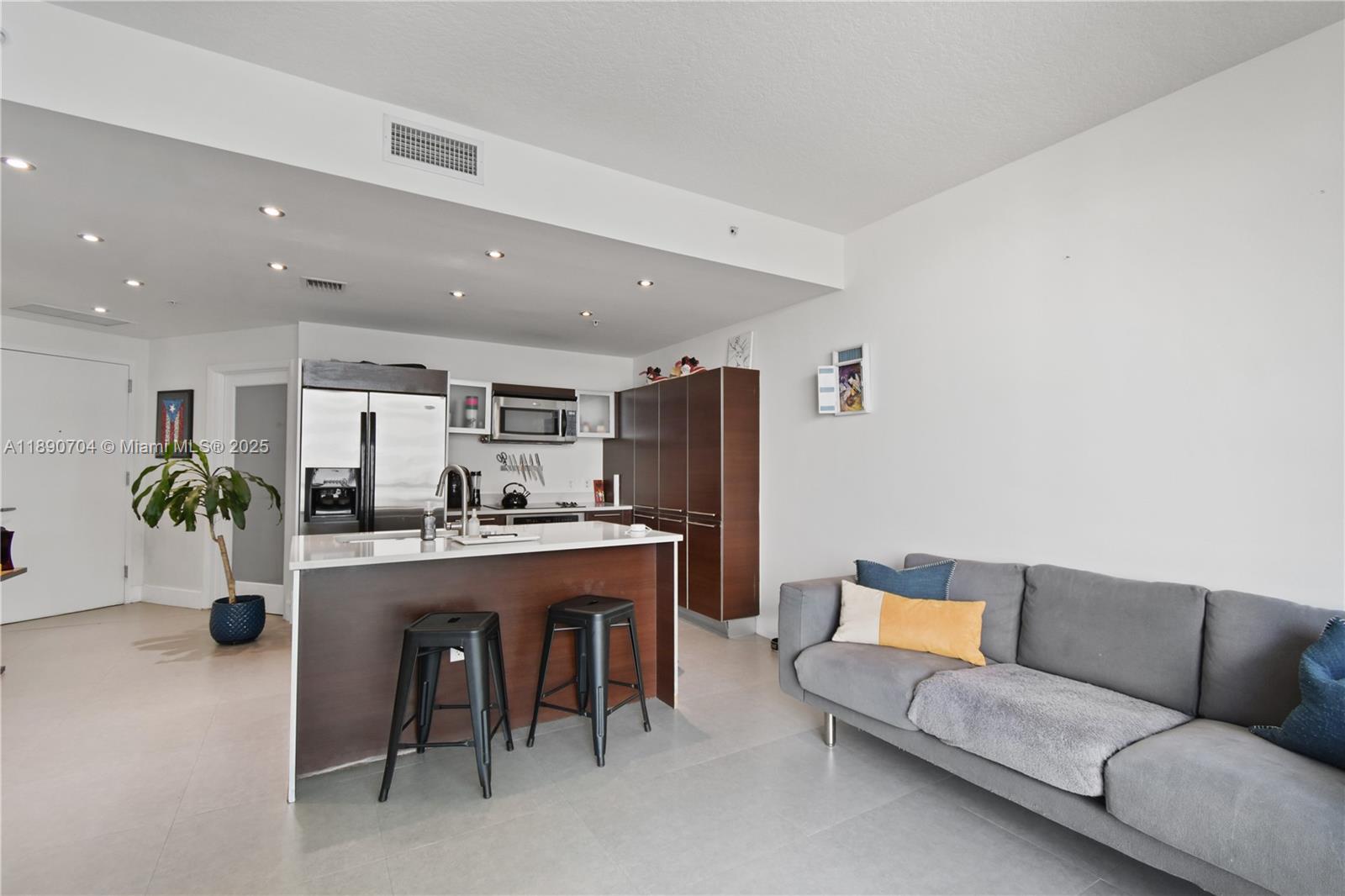 1900 N Bayshore Dr 2807