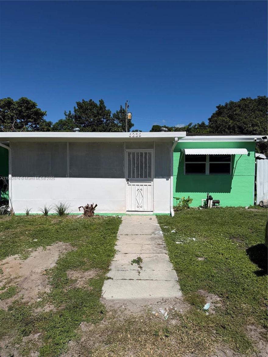Move in today, to this cozy and spacious 2 bedroom, 1 bathroom home. Freshly painted with a fully renovated bathroom. Plenty of parking. Excellent location, close to highways. Efficiency in the back is occupied. Call today! Easy to show!