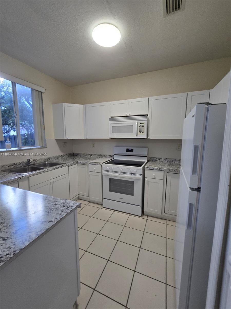 Keyscove 3/2 plus 1/2 bathroom townhome for rent. This lovely gated community offers lots of convenience, a pool for you to enoy, clubhouse, gated and this unit comes with 2 parking spaces. Bright and airy unit, washer and dryer inside the unit. Small backyard for enterntainment and lots more.