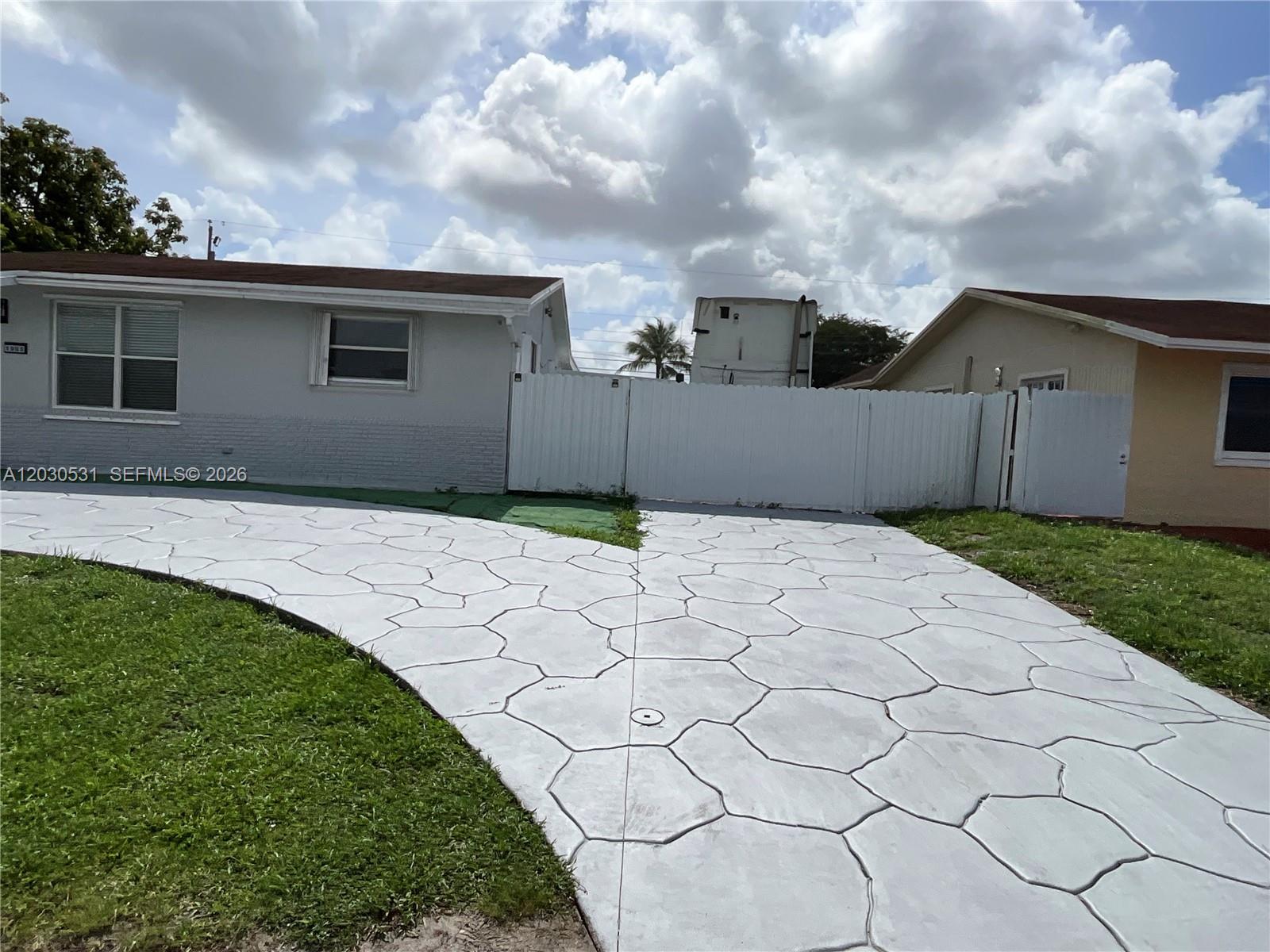 1905 SW 100th Ave