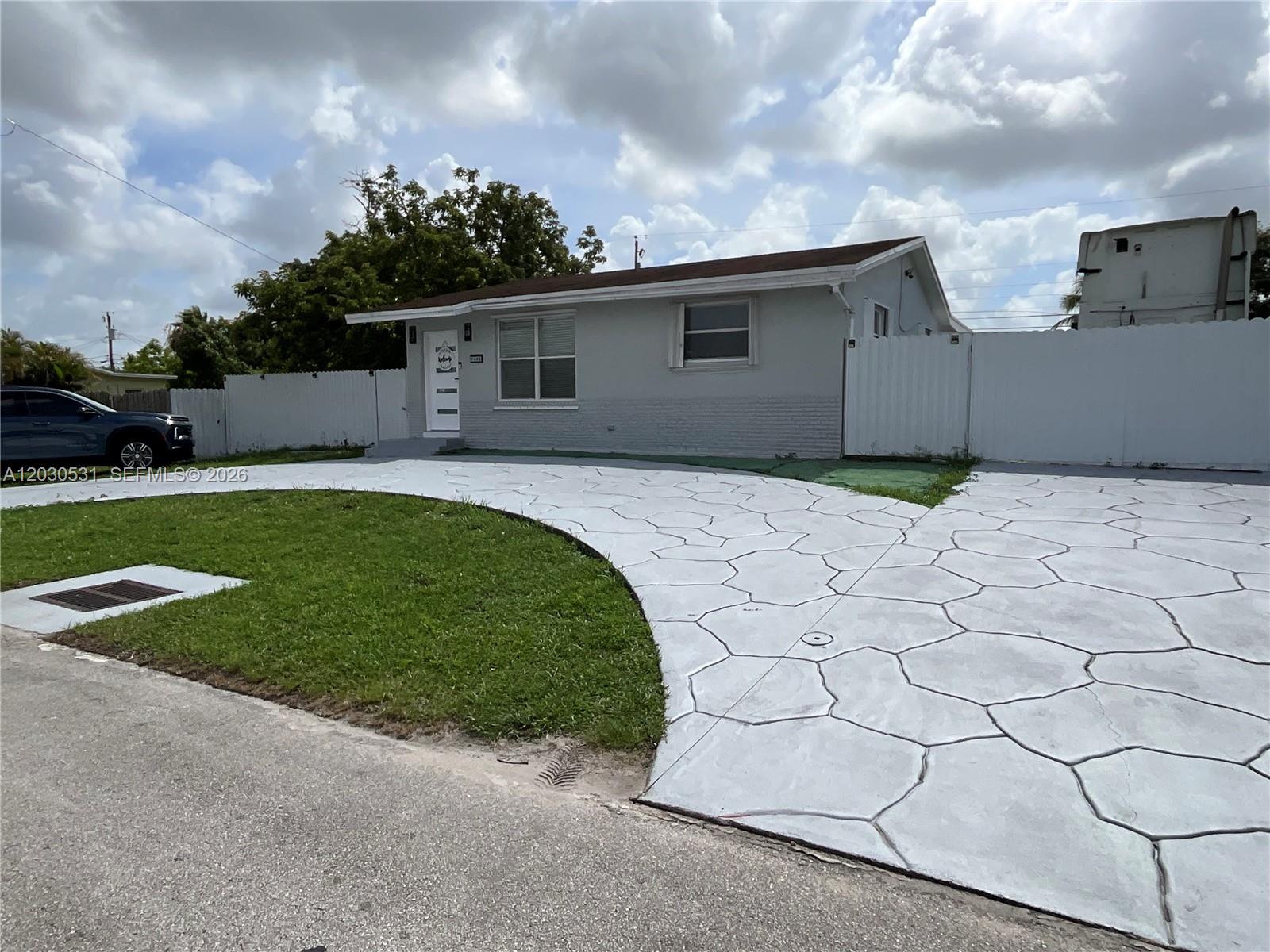 1905 SW 100th Ave