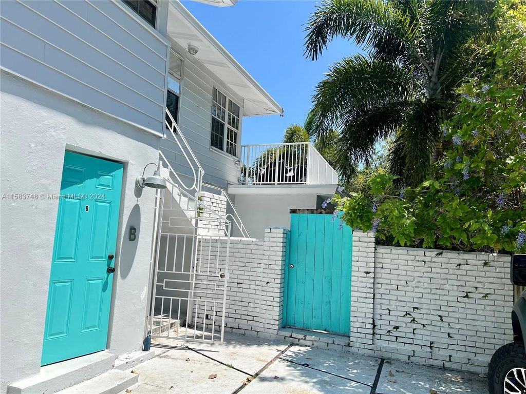 Photo of 1405 SE 2nd St #B, Fort Lauderdale, FL 33301 (MLS # A11583748)
