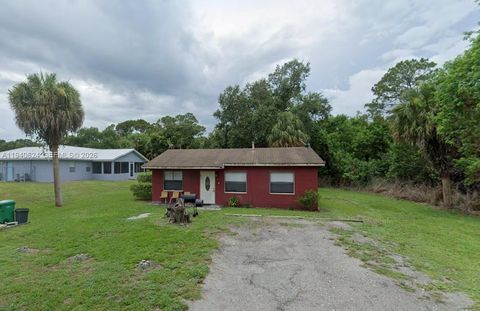 2205 N 44th St Fort Pierce FL 34946