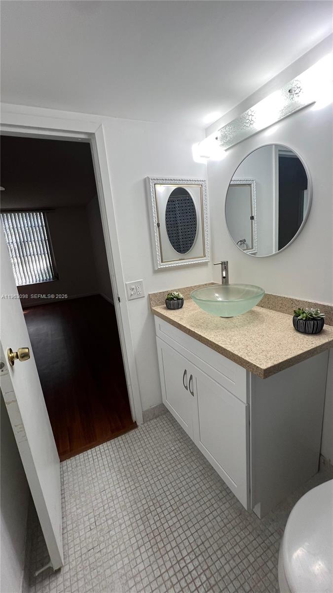 SANDS POINT CONDOMINIUM I - Residential Lease