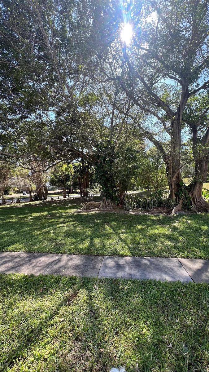 SANDS POINT CONDOMINIUM I - Residential Lease
