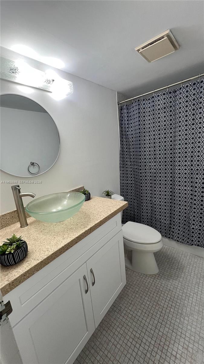 SANDS POINT CONDOMINIUM I - Residential Lease