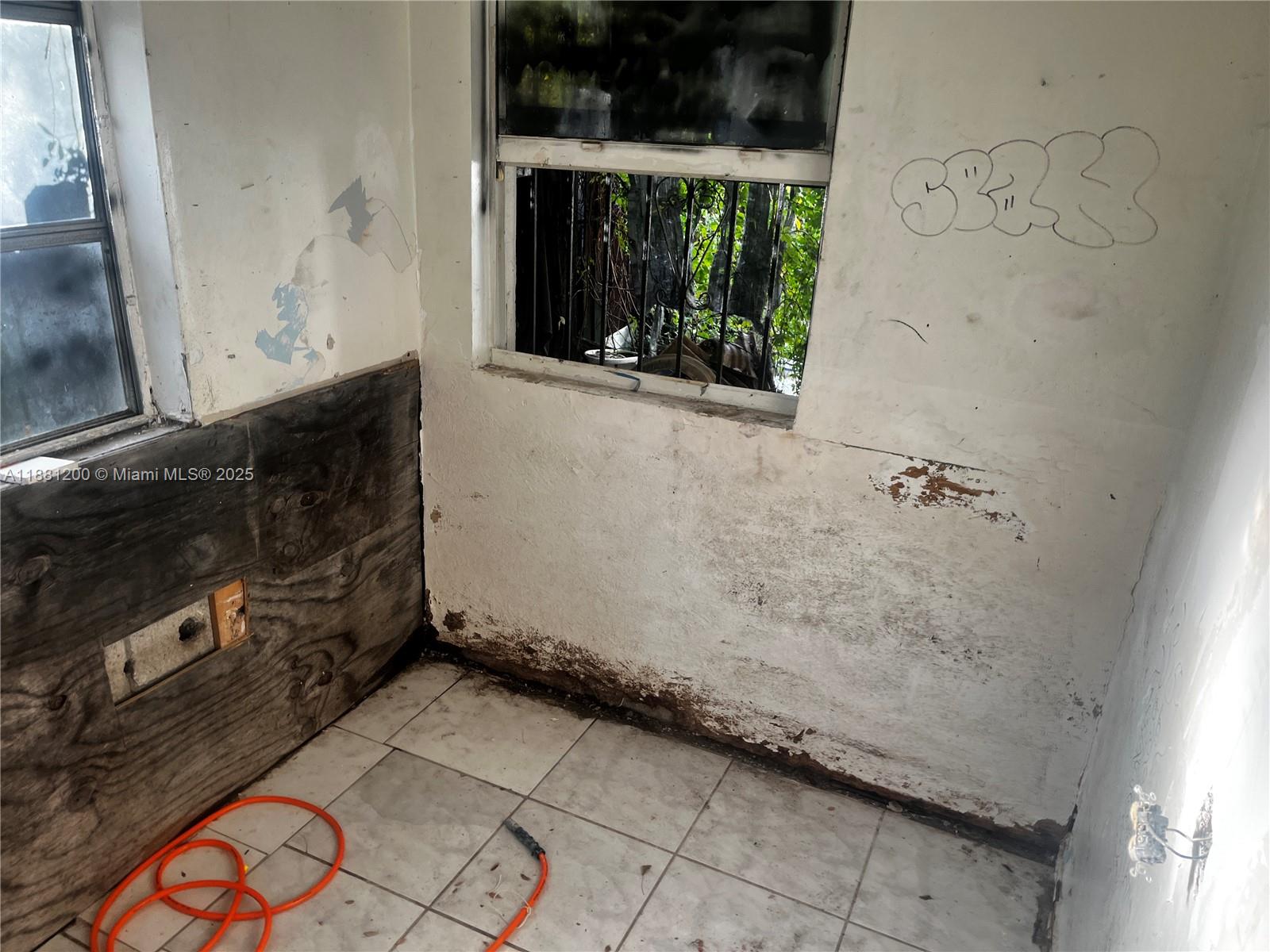 NO SILVER CREST MANORS - Residential