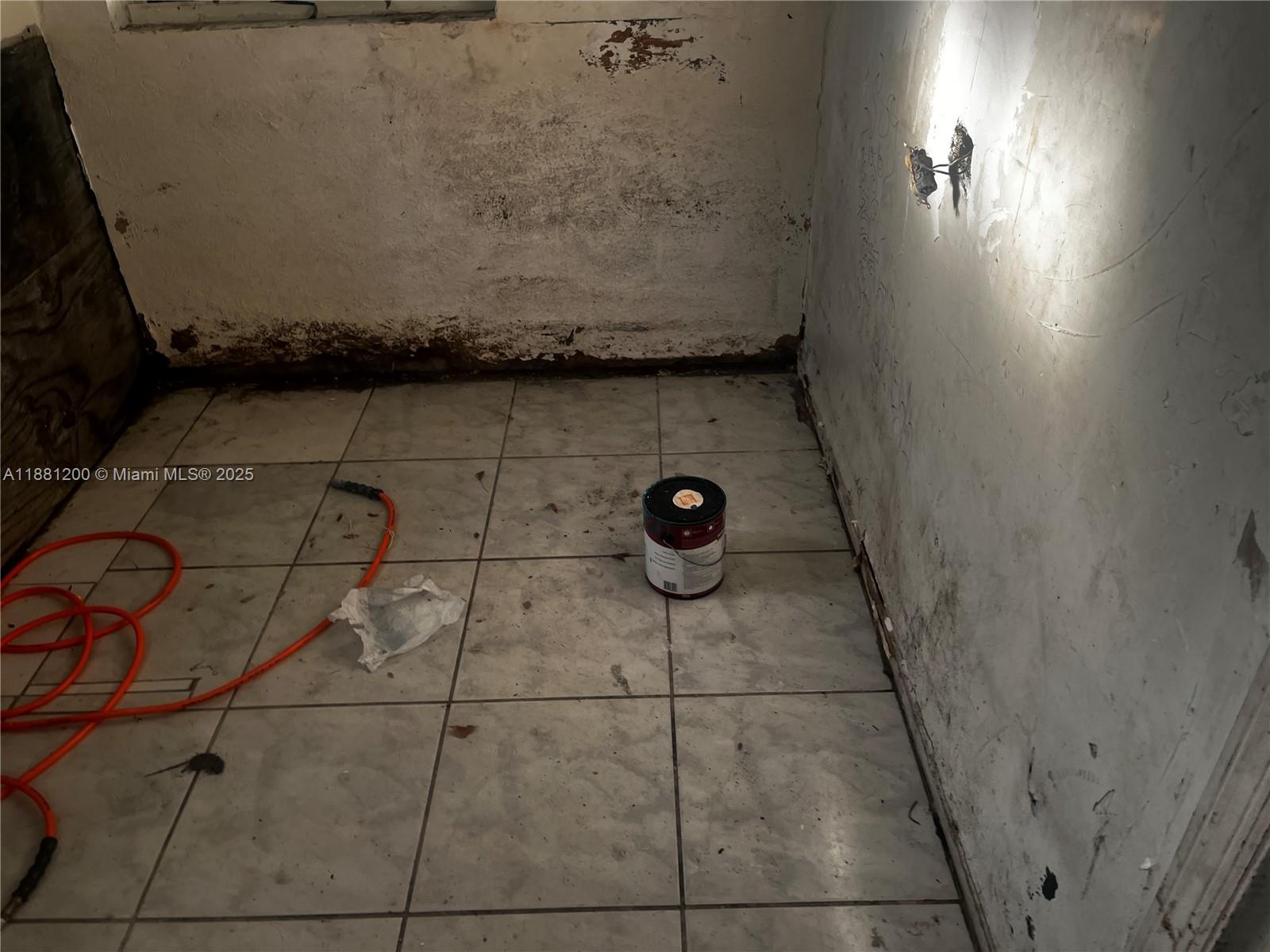 NO SILVER CREST MANORS - Residential