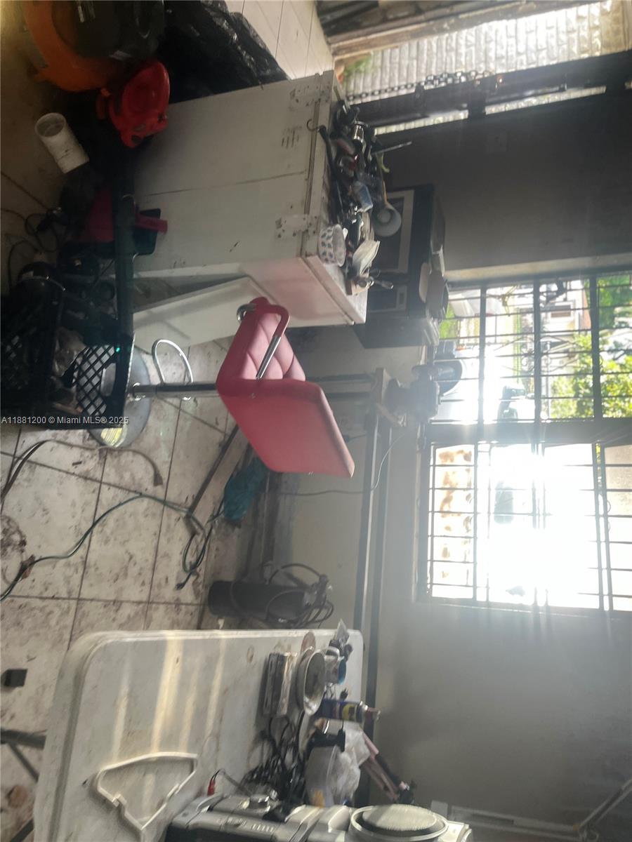 NO SILVER CREST MANORS - Residential