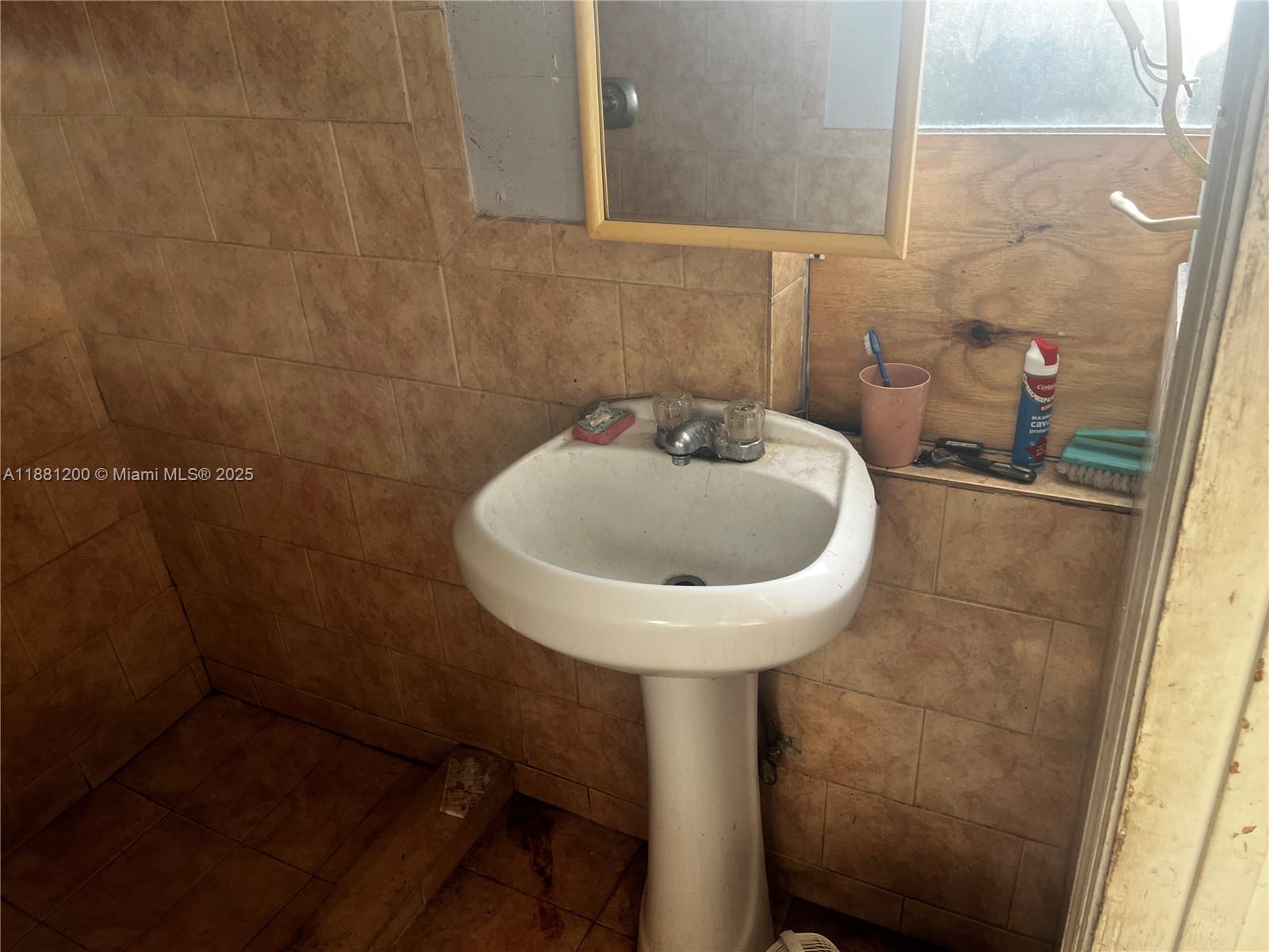 NO SILVER CREST MANORS - Residential