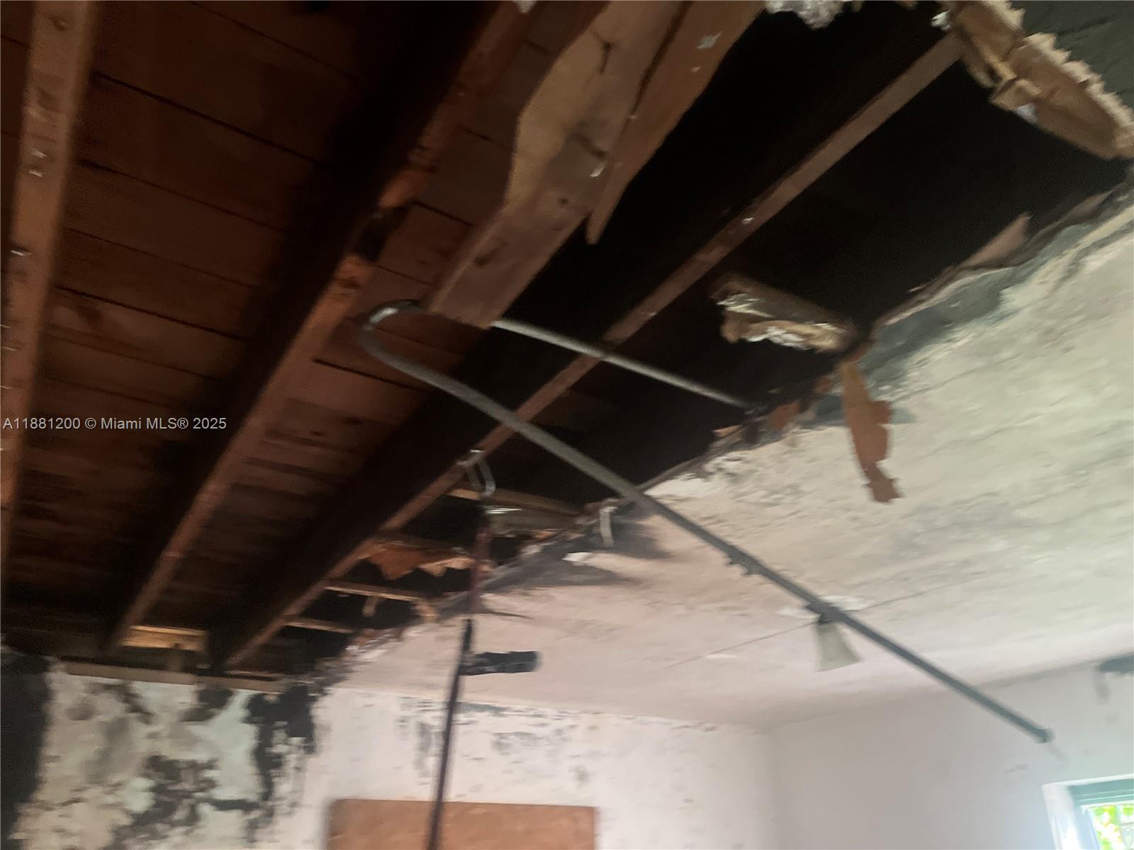 NO SILVER CREST MANORS - Residential