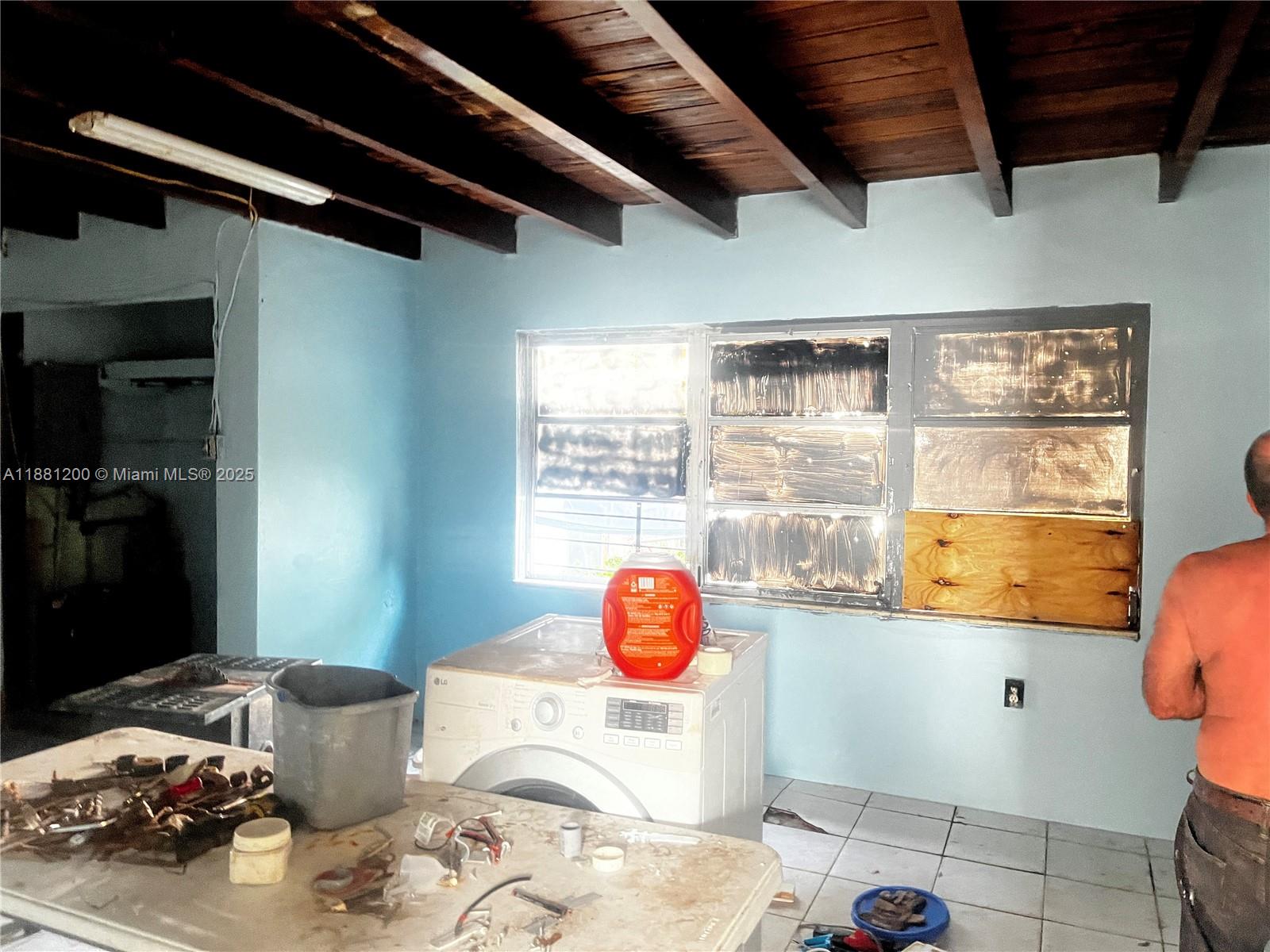 NO SILVER CREST MANORS - Residential