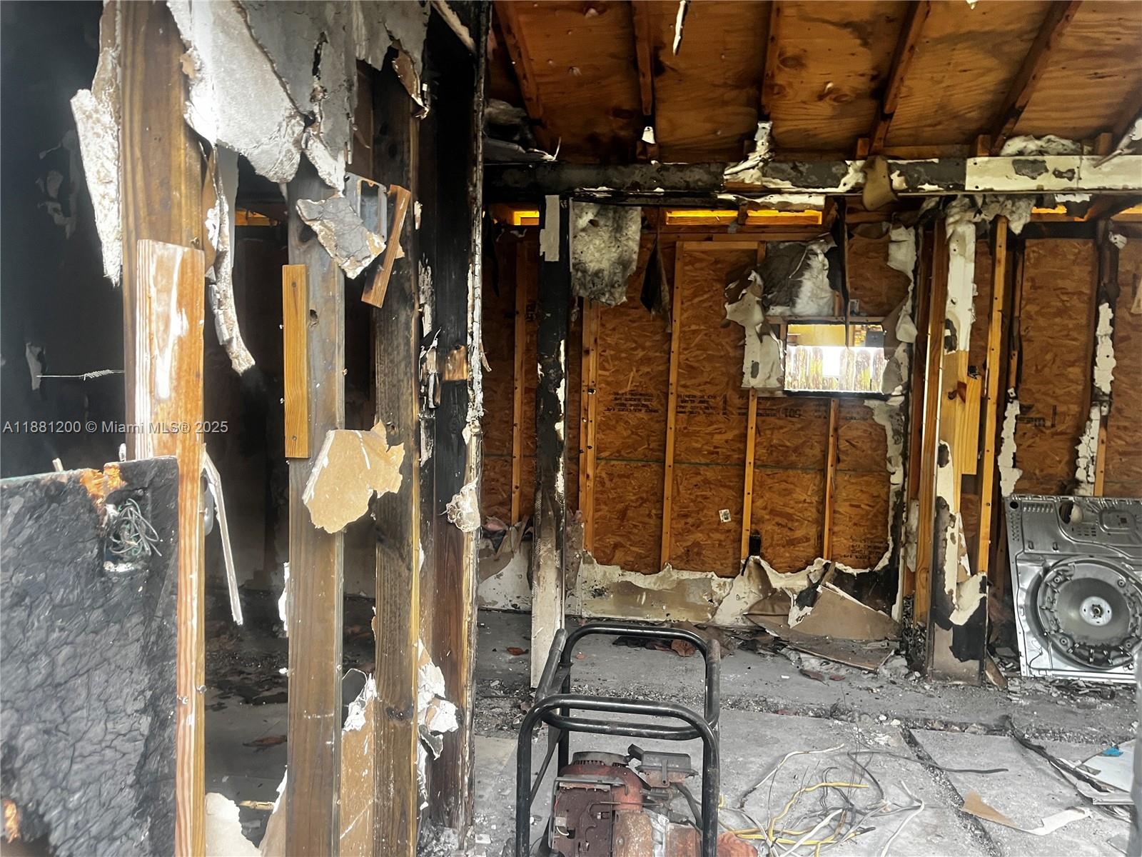 NO SILVER CREST MANORS - Residential