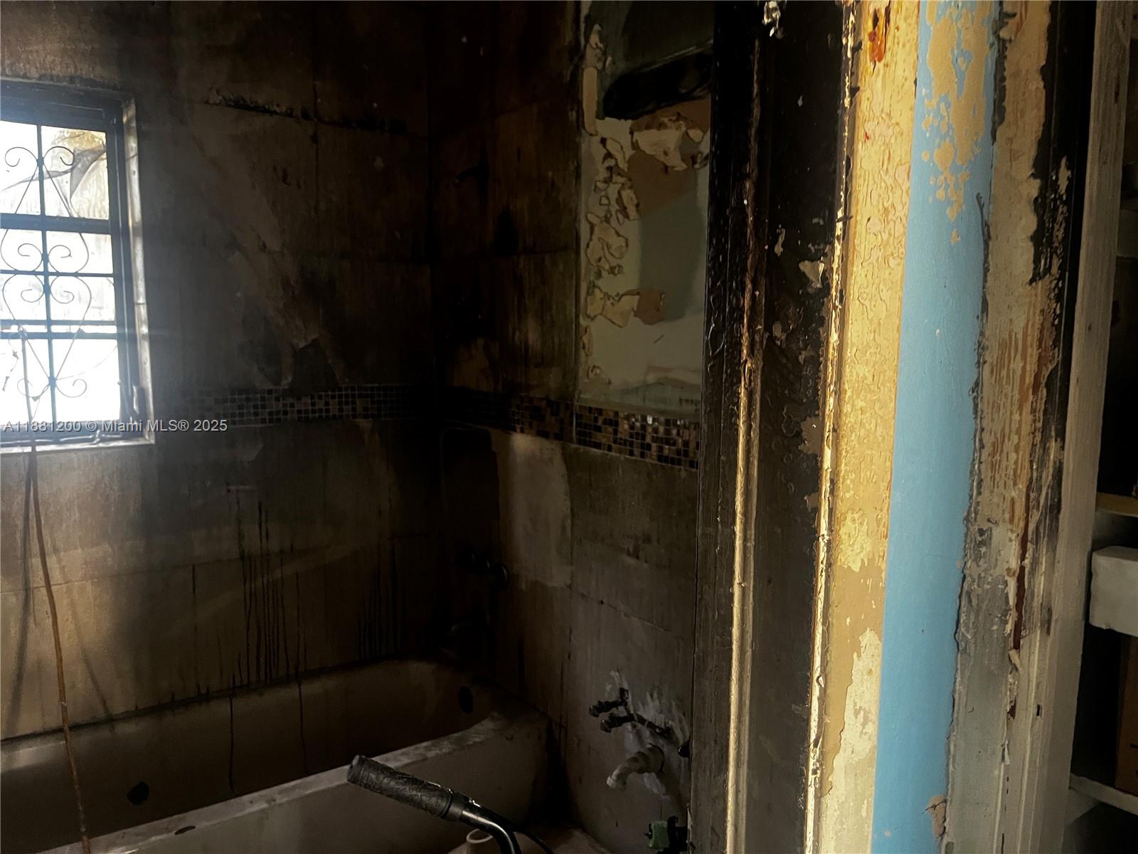 NO SILVER CREST MANORS - Residential