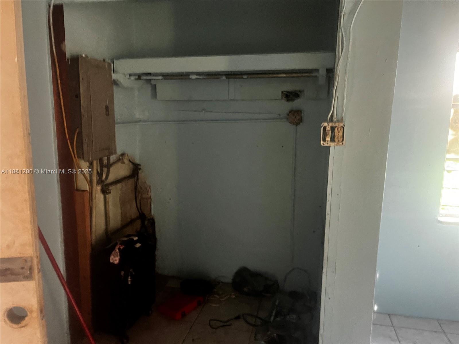 NO SILVER CREST MANORS - Residential