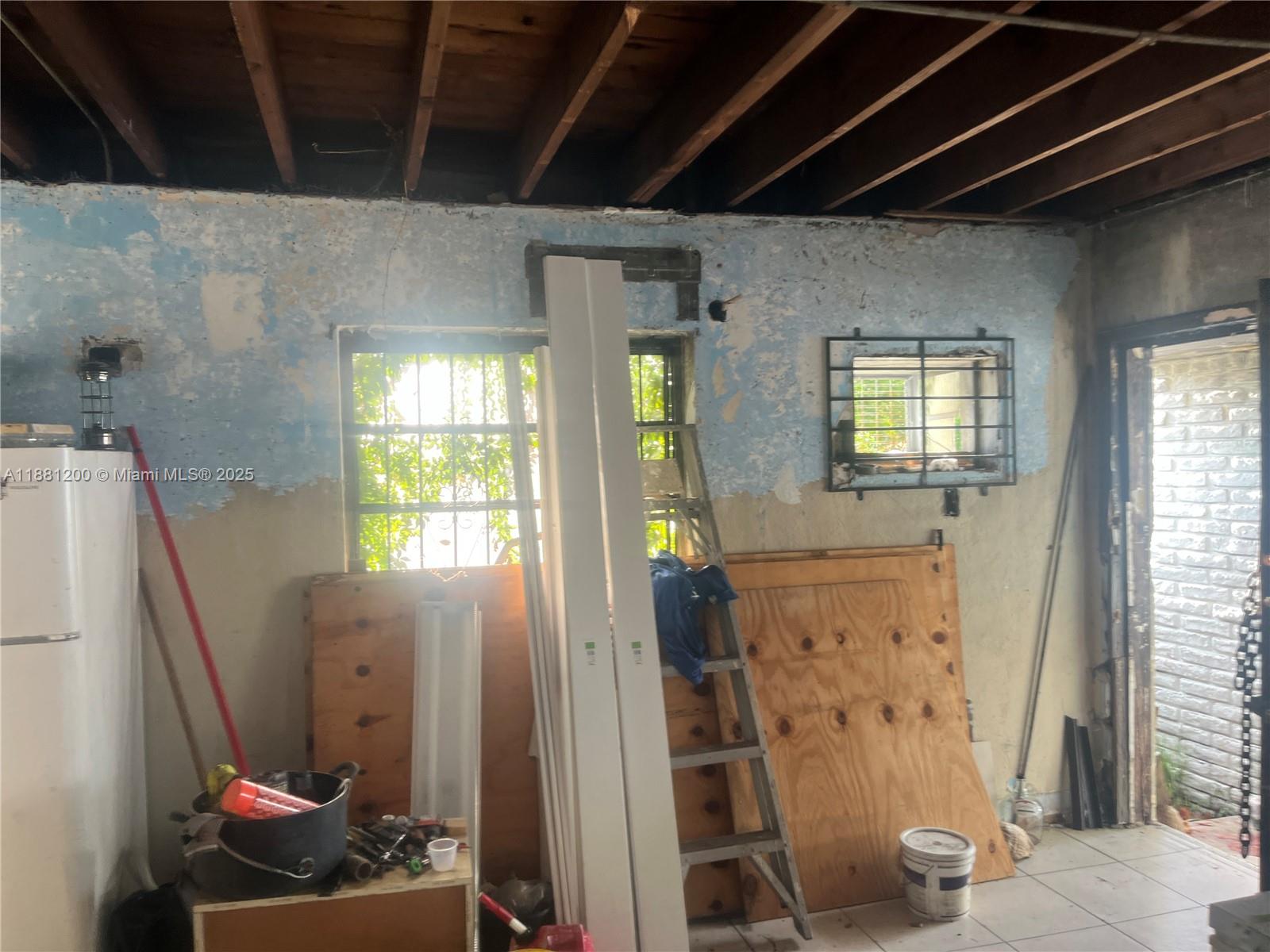 NO SILVER CREST MANORS - Residential