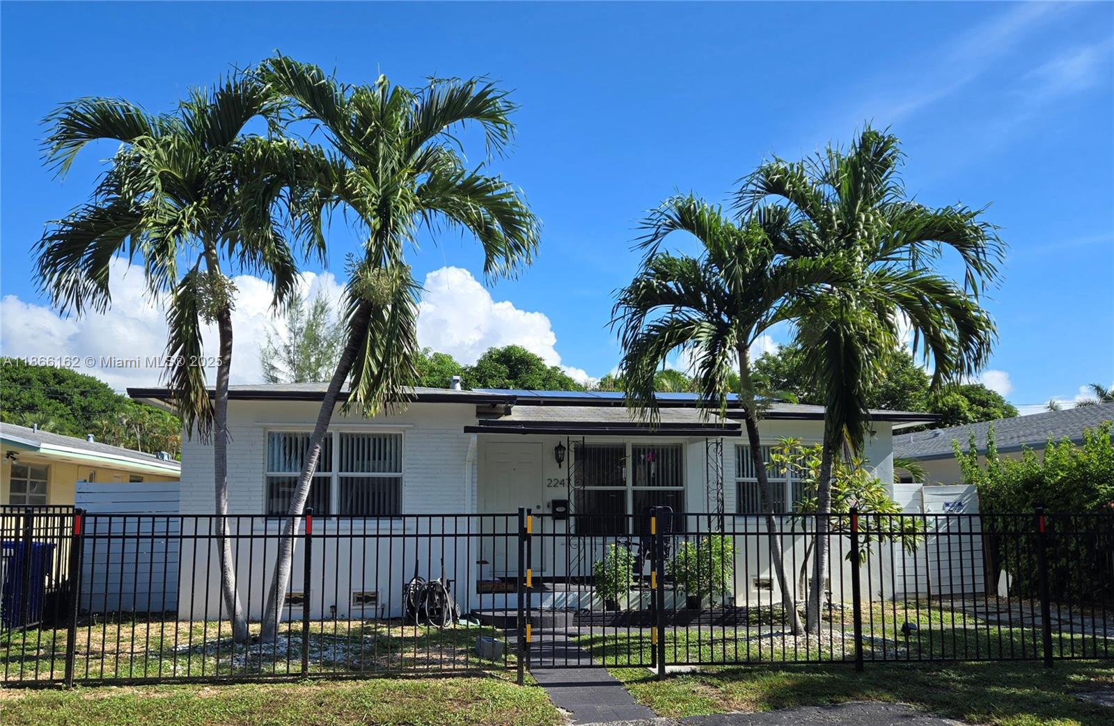 WELCOME TO THIS VERY NICE HOME 3 BED 2 BATH IN THE HEART OF HOLLYWOOD , CONVENIENTLY LOCATED
,NEAR TO ALL RESTAURANTS AND SHOPPING CENTERS OF HOLLYWOOD , YOUNG CIRCLE PARK !! .GREAT AND BEAUTIFUL BACK YARD ,JUST MINUTES DRIVE TO THE FAMOUS HOLLYWOOD BEACH & BOARDWALK. IT IS BEING OFFERED FURNISHED.