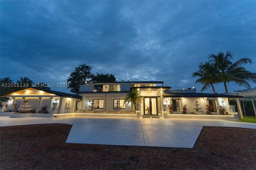 Photo of 12051 NW 20th St, Plantation, FL 33323 (MLS # A12055139)
