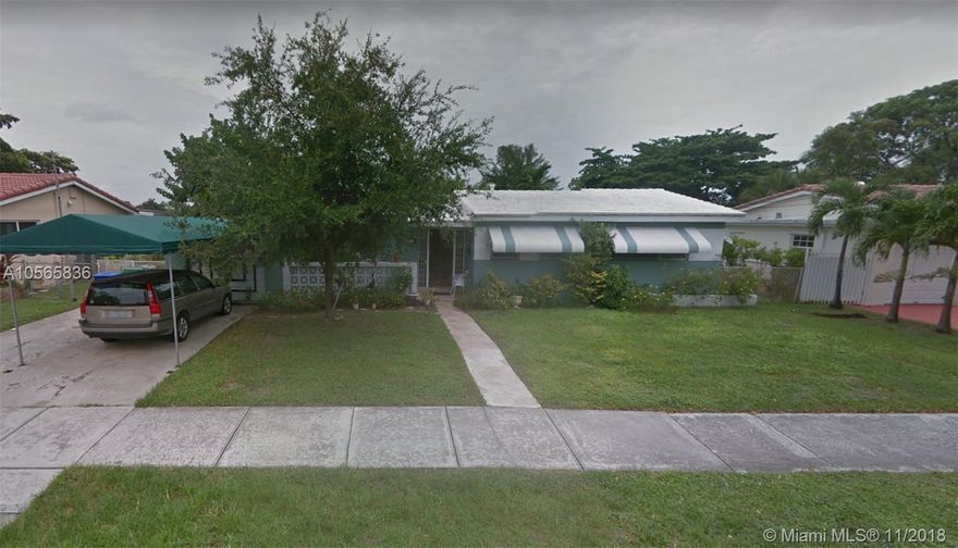 4 Bedroom, 3 bathrooms, huge lake, landscaping and awesome location, next to Highland Oaks Park, Aventura Mall Gulfstream Park Racing and Casino, Aventura Hospital,and access to US1 and I95, with a lot of potential. This is a perfect house for you to renovate it at your own taste and move in with equity, great for investors as well. Great opportunity, don't miss this one.
House will be vacante on the 10th until this date an appointment to see is requested, call me now!