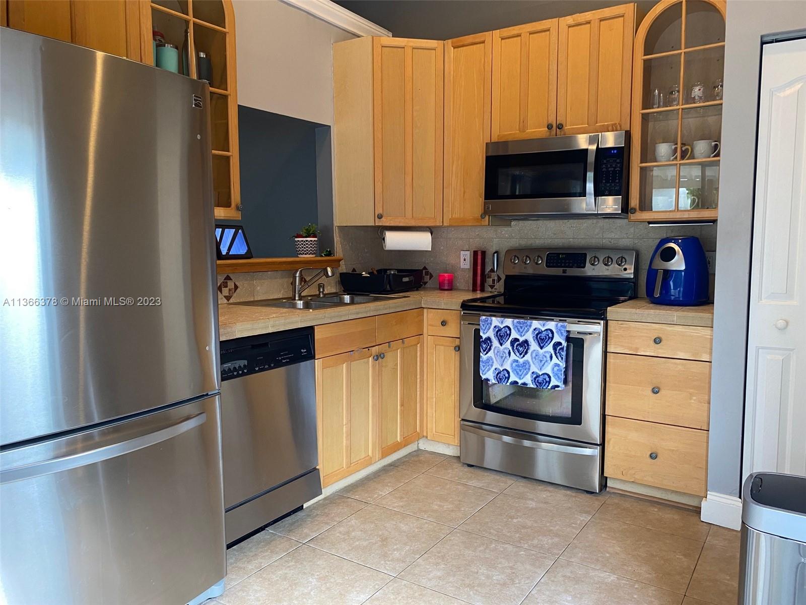 CORAL CREEK - Residential Lease