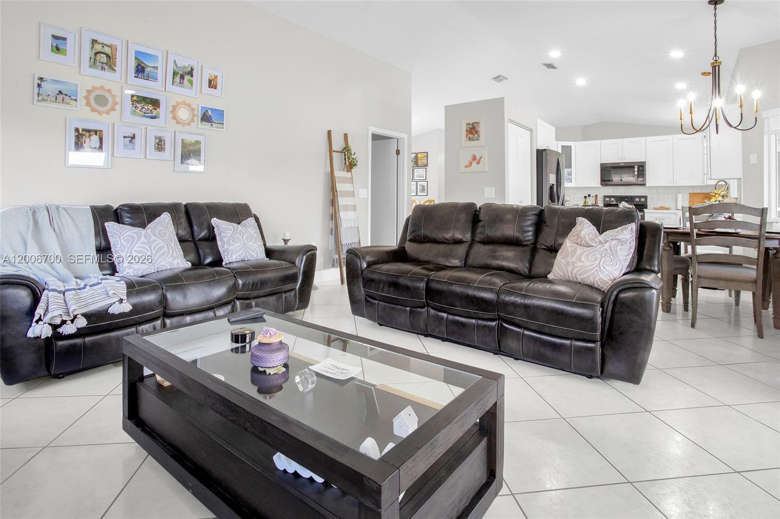 CHAPEL TRAIL REPLAT SECTI - Residential