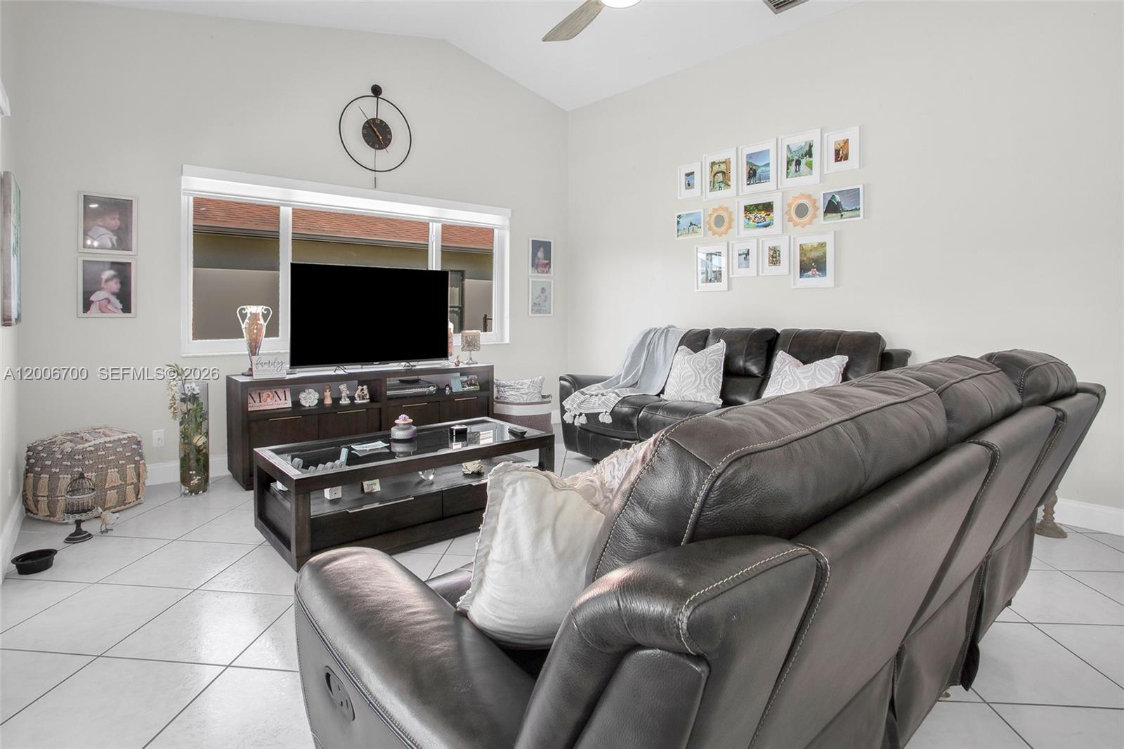 CHAPEL TRAIL REPLAT SECTI - Residential