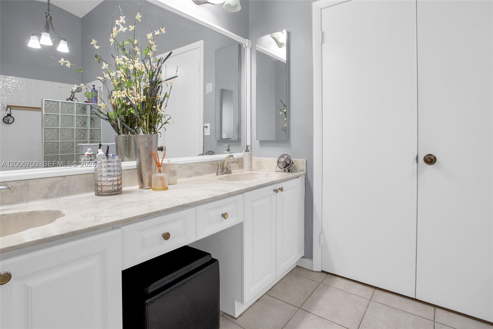 CHAPEL TRAIL REPLAT SECTI - Residential