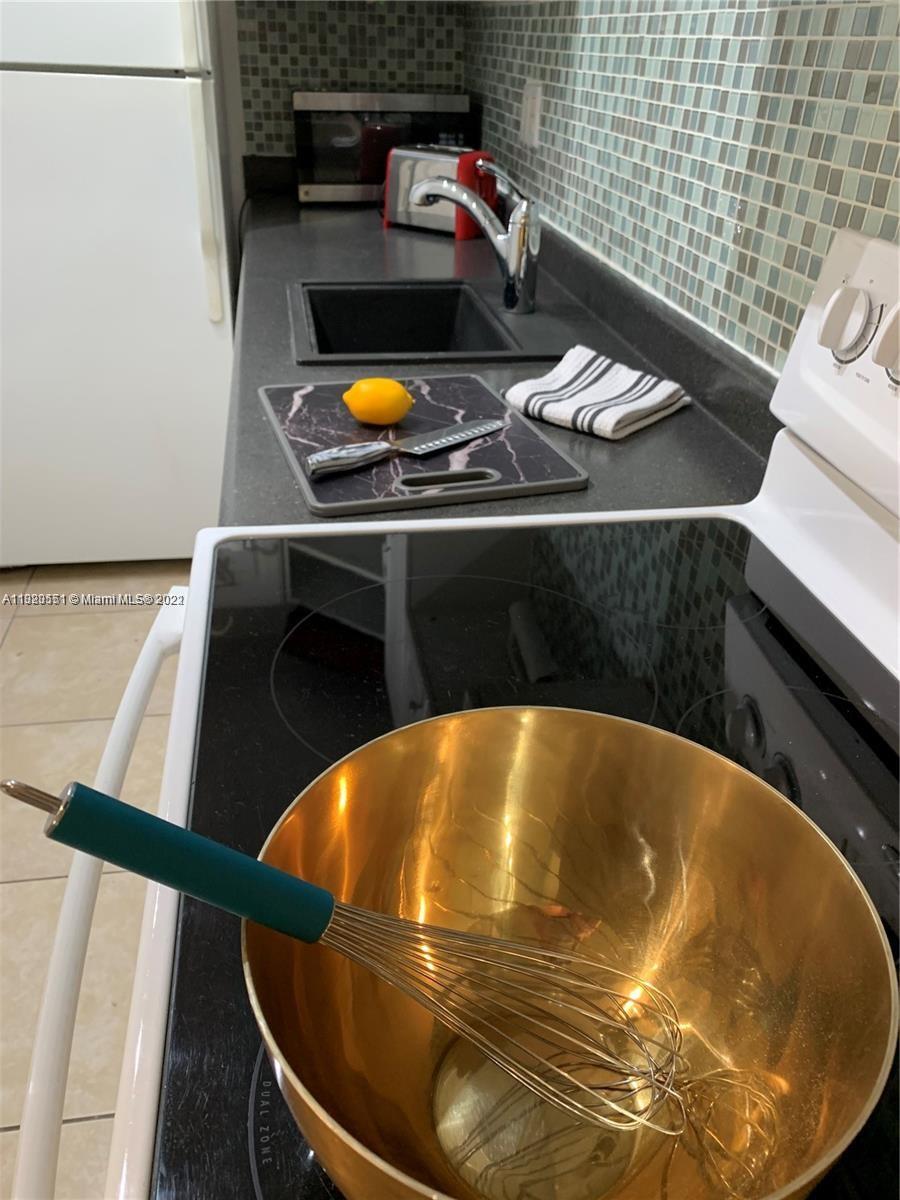 ISLANDER CONDO APTS - Residential