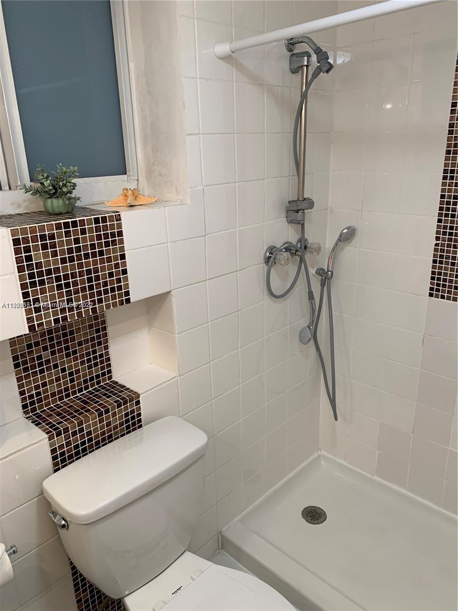 ISLANDER CONDO APTS - Residential