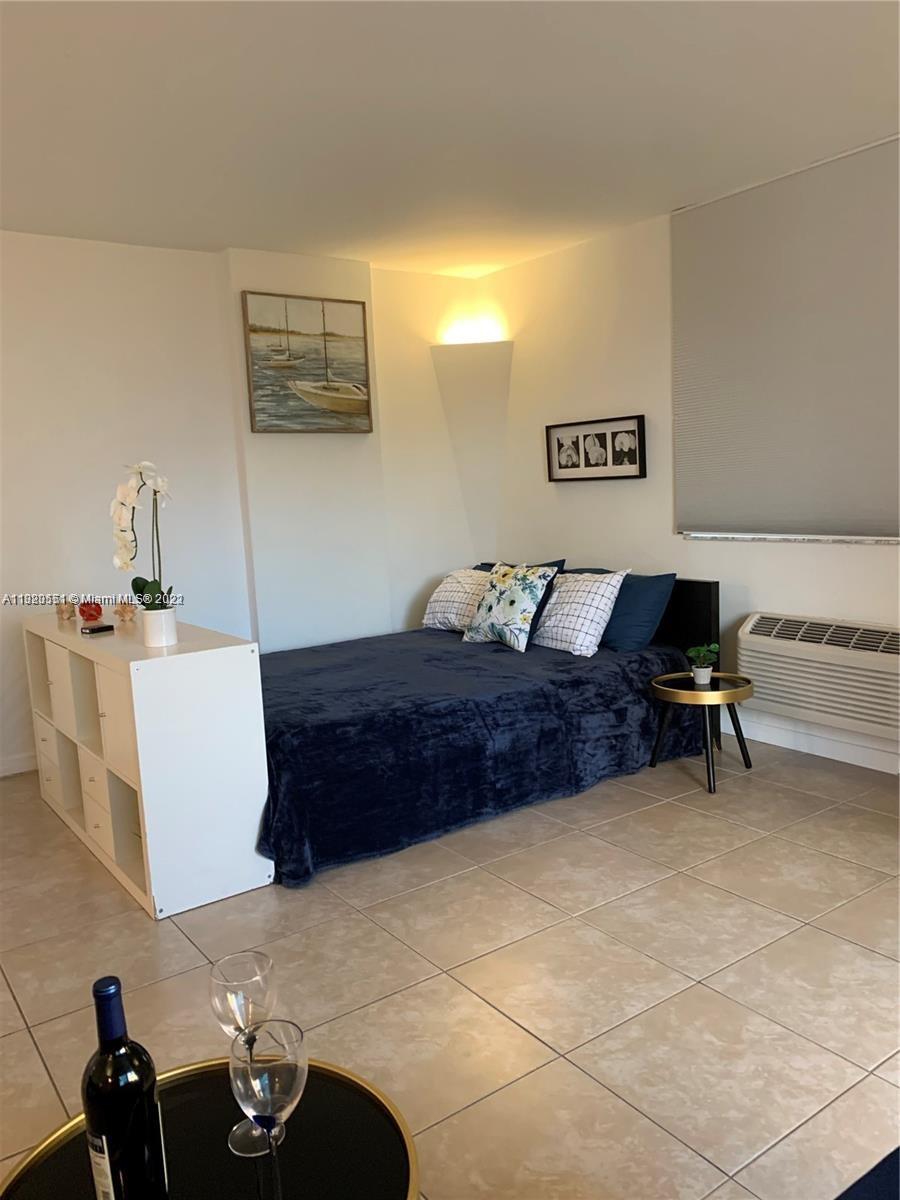 ISLANDER CONDO APTS - Residential