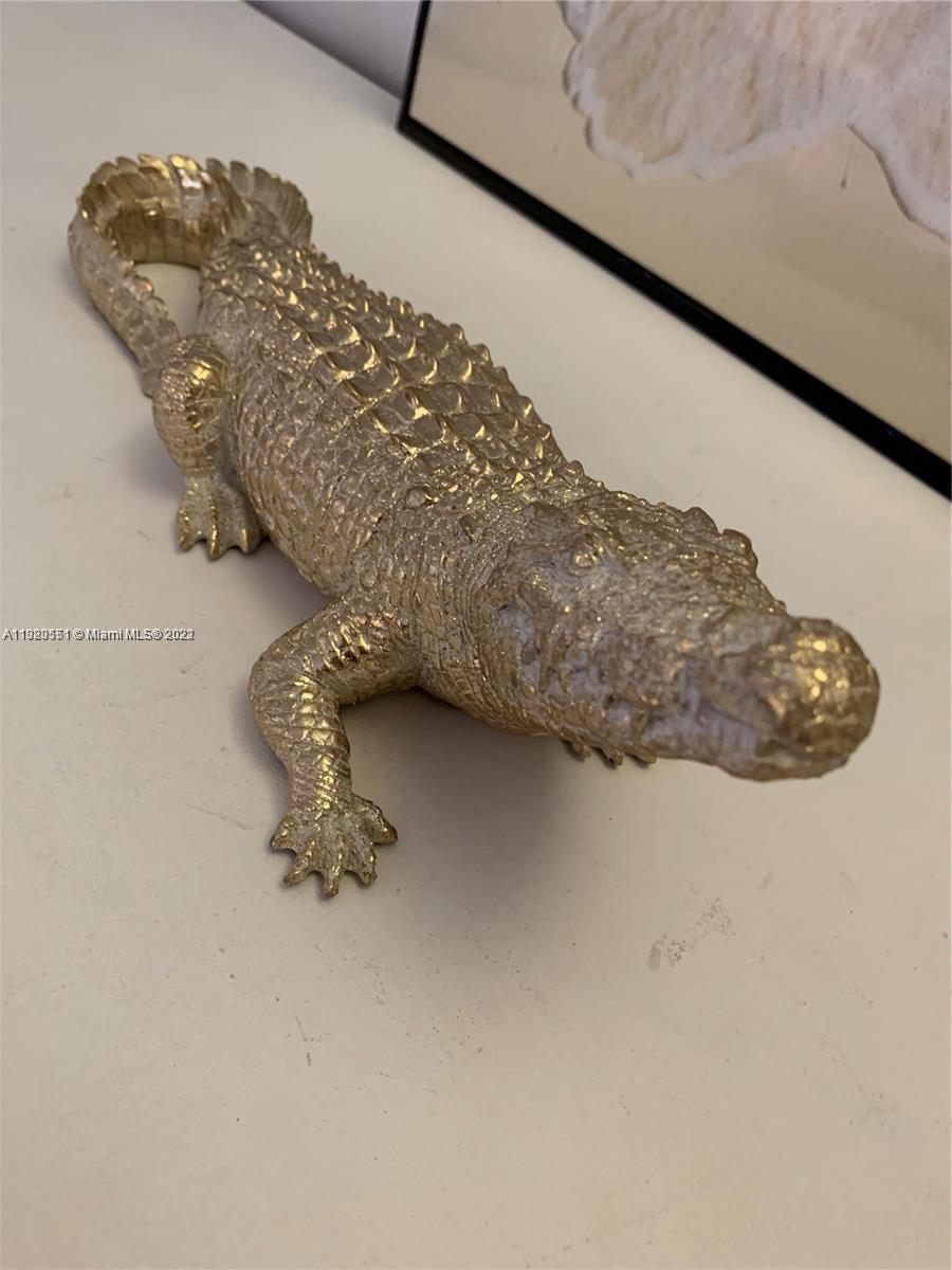 ISLANDER CONDO APTS - Residential