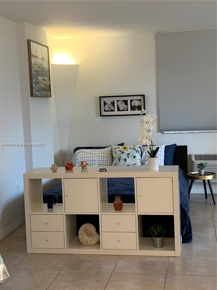 ISLANDER CONDO APTS - Residential