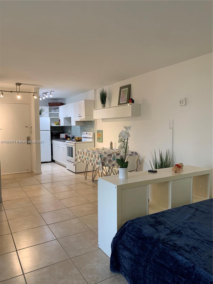 ISLANDER CONDO APTS - Residential