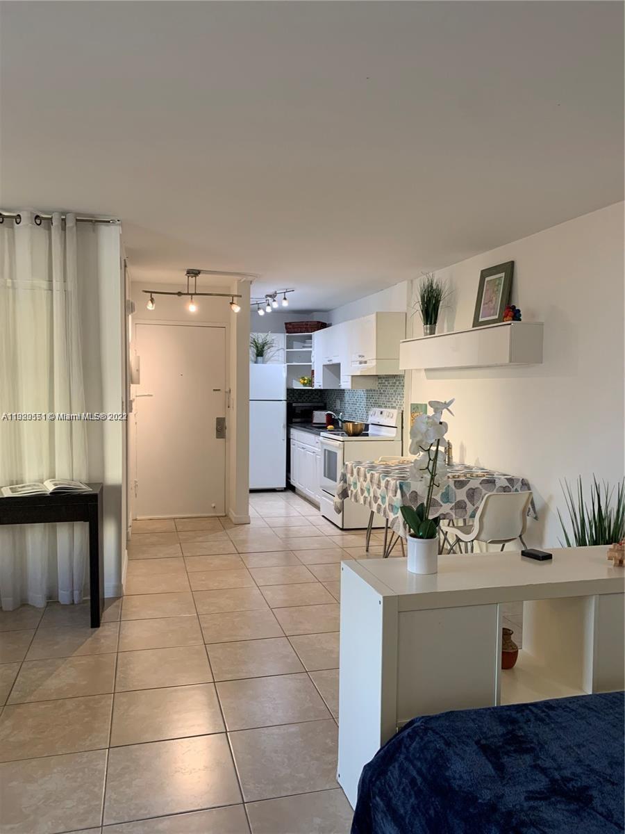 ISLANDER CONDO APTS - Residential