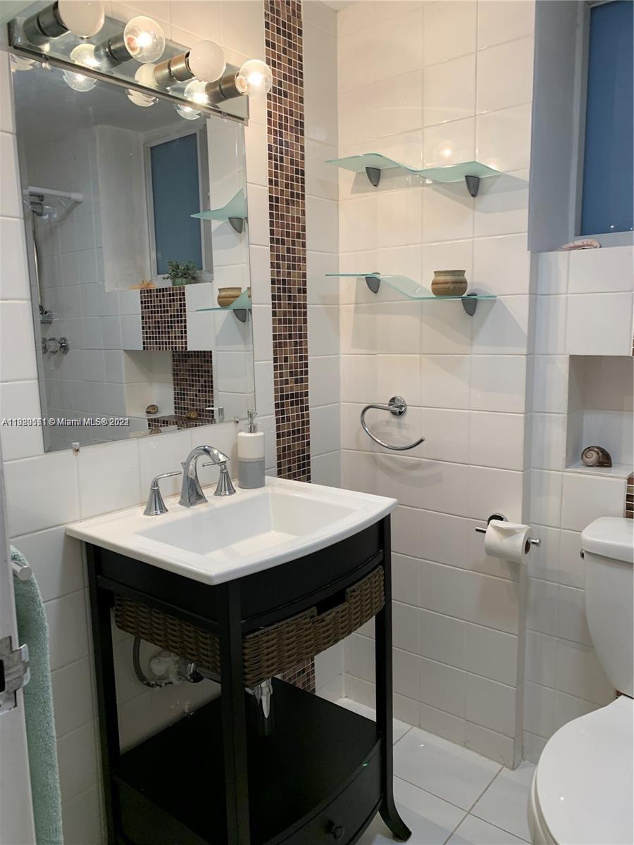 ISLANDER CONDO APTS - Residential