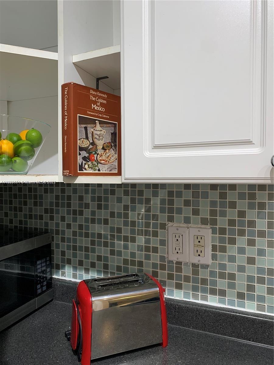 ISLANDER CONDO APTS - Residential