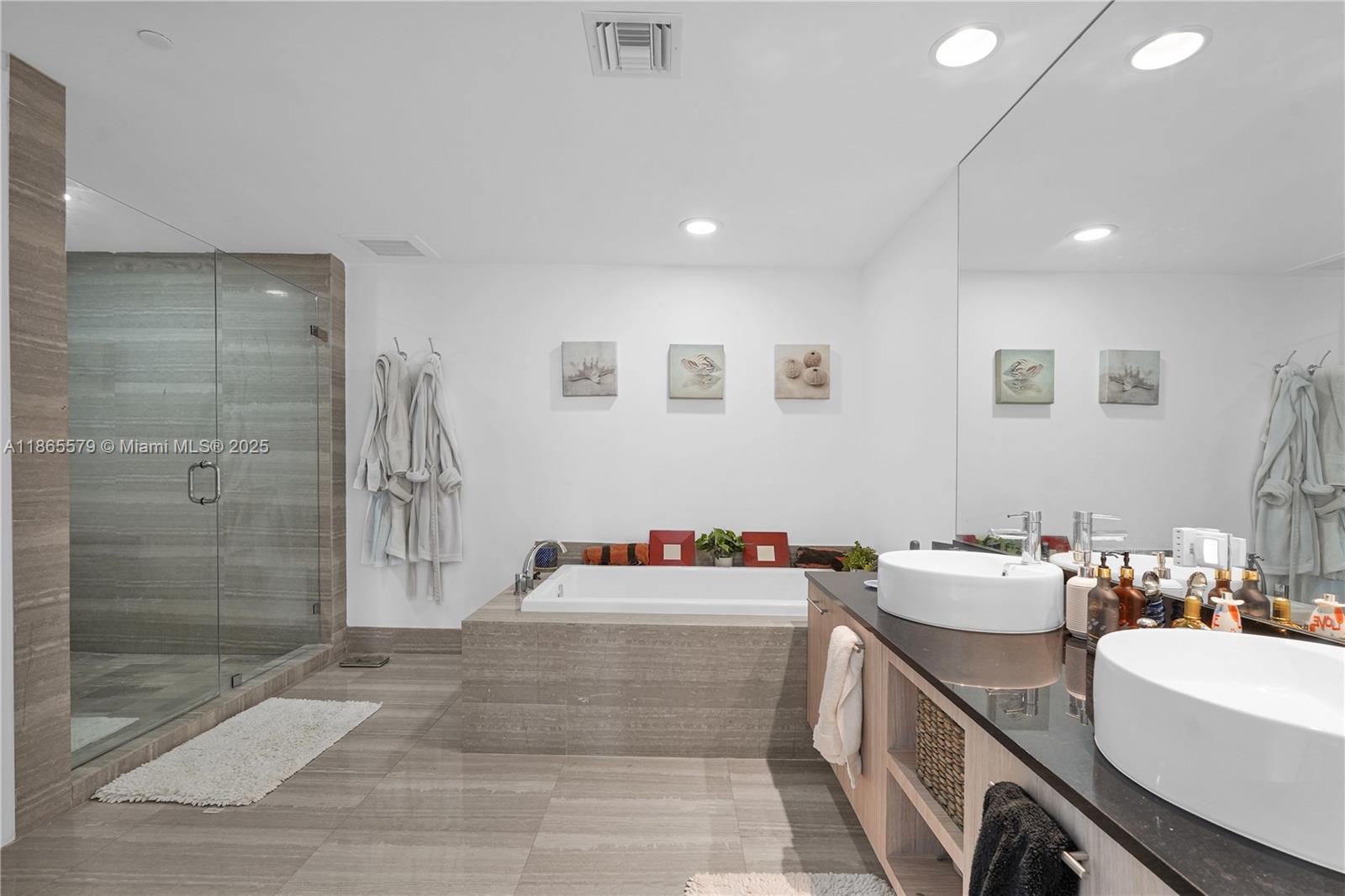 APOGEE BEACH CONDOMINIUM - Residential