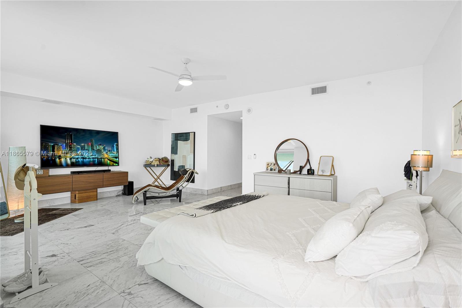 APOGEE BEACH CONDOMINIUM - Residential